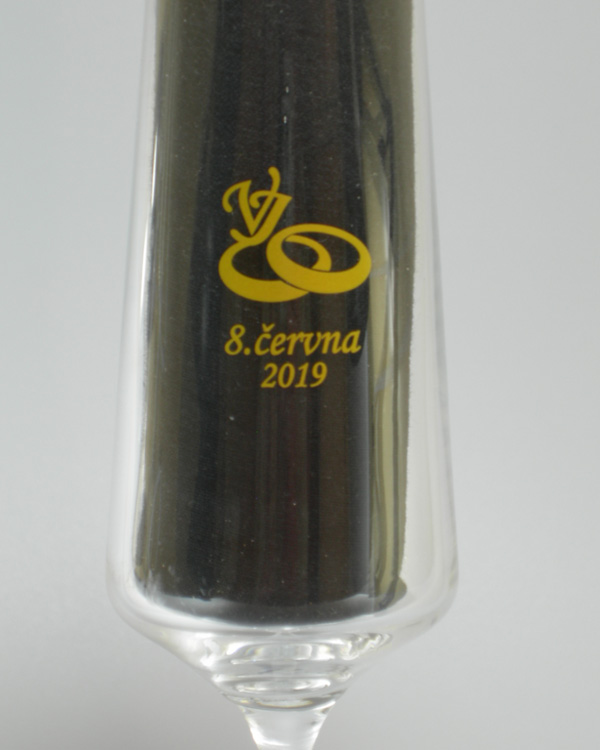 Direktdruck goldenes Logo für Hochzeit auf Sektglas